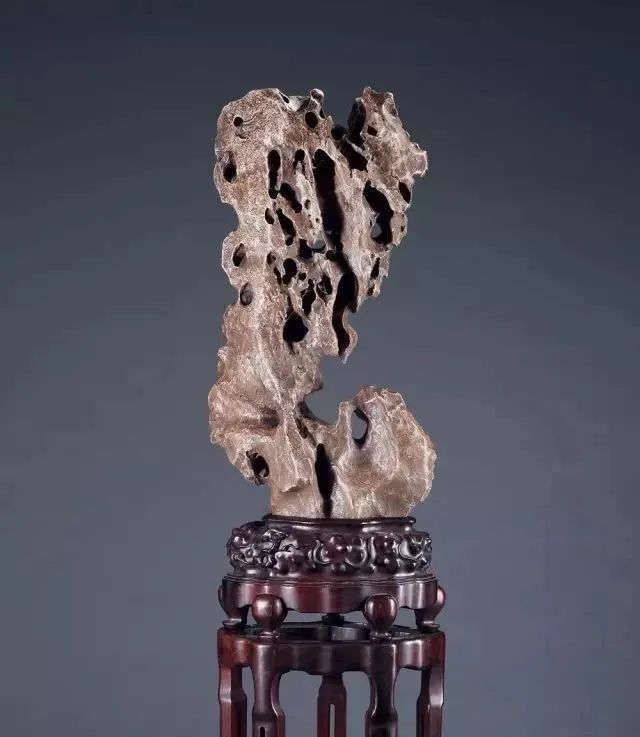 赏石|赏石具有美学上 “超现实”艺术品的位阶