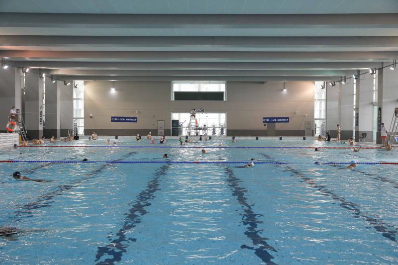 记者探访东方体育中心游泳馆这里的水质世界级标准但价格很亲民