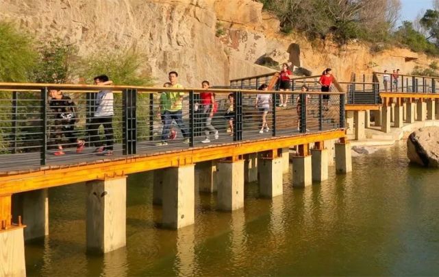 位於石獅市寶蓋山的石窟公園,已變身