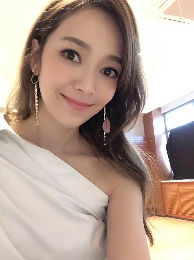 林月云|侯佩岑母亲林月云的上位史