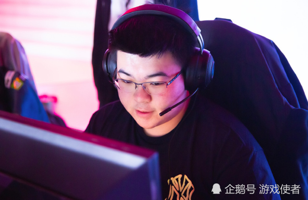 uzi夺冠又怎样4am韦神才是人生赢家蜜蜂仔官宣怀孕全网送祝福