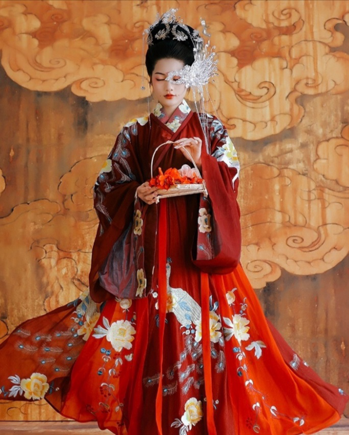 这些令人惊艳的红色系汉服,明媚且张扬,让人十分喜欢!