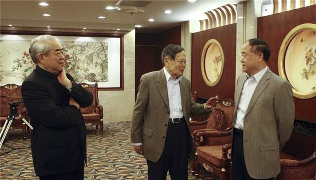 杨振宁|杨振宁问莫言：你我出身不同，得诺奖有何感受？莫言的话让人叫好