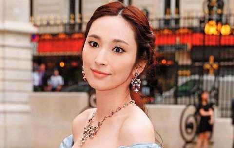 吴佩慈|吴佩慈封肚，6年4胎没地位？纪晓波用行动让她的豪门梦不那么尴尬