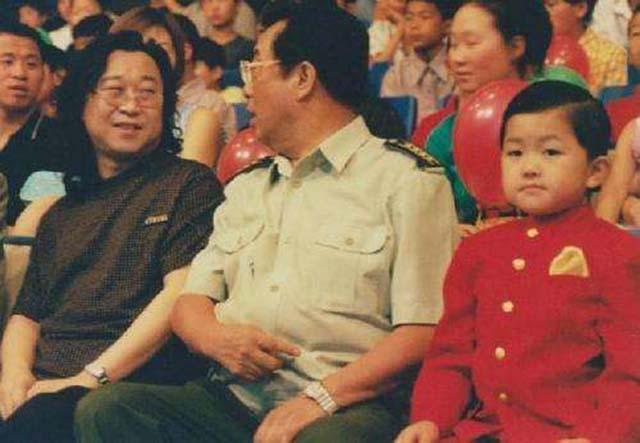 李天一|李天一书法现身艺展，网友：写得太棒了，怪就怪父母过于溺爱了