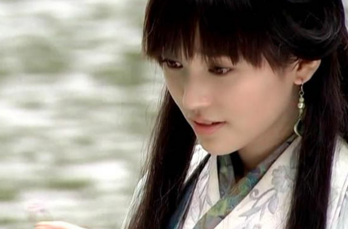 她们分别是饰演女主角玉漱公主的白冰,饰演虞姬的张萌和饰演吕素素的