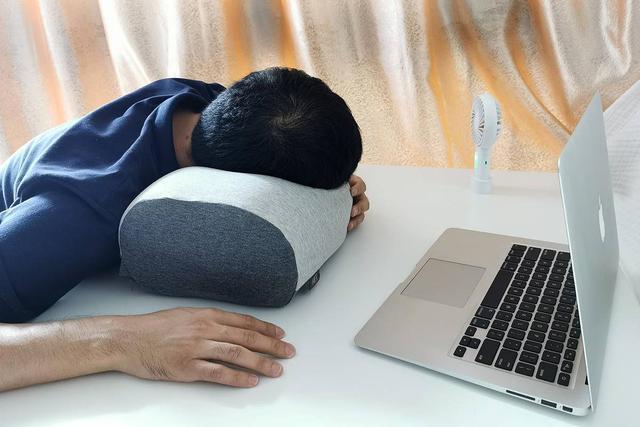 办公室午休睡得太辛苦小睡宝让你高枕无忧