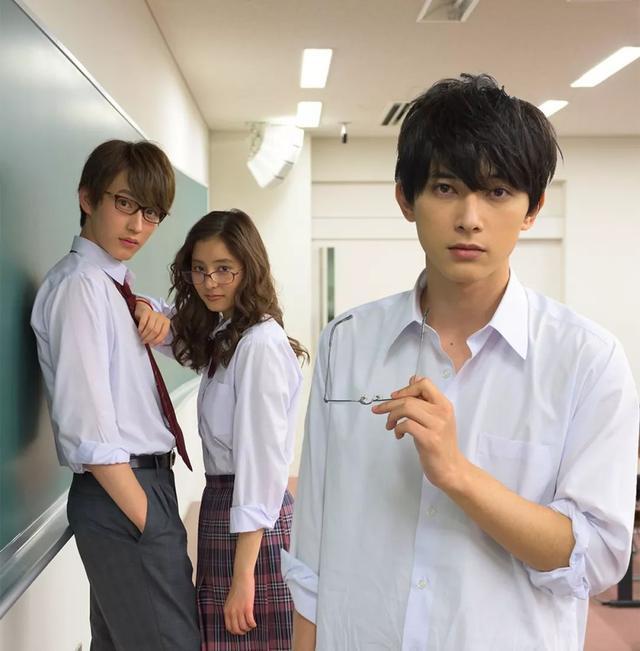 管虎|2004年，导演管虎与马伊琍分手，转头便与马伊琍的闺蜜梁静结了婚