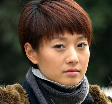 管虎|2004年，导演管虎与马伊琍分手，转头便与马伊琍的闺蜜梁静结了婚