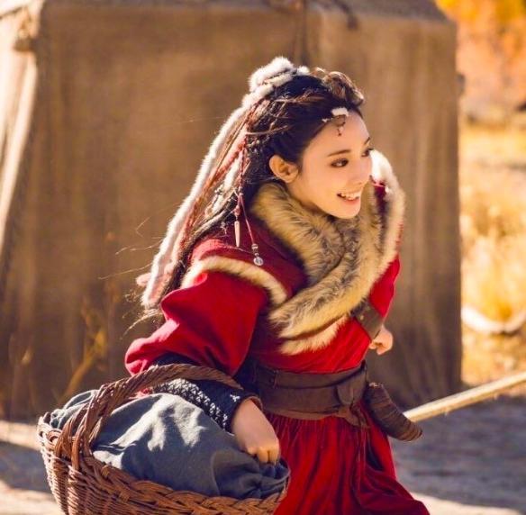 颜值|颜值崩了？东宫女主近照曝光变化大，遭吐槽山根突兀额头填充过度