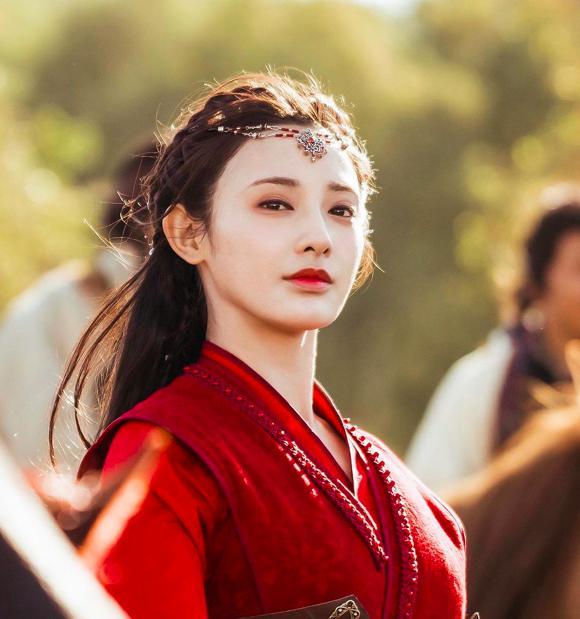 颜值|颜值崩了？东宫女主近照曝光变化大，遭吐槽山根突兀额头填充过度