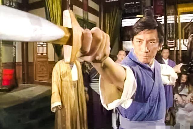 丐帮|倚天屠龙记：八臂神剑方东白，是丐帮的“遮羞布”