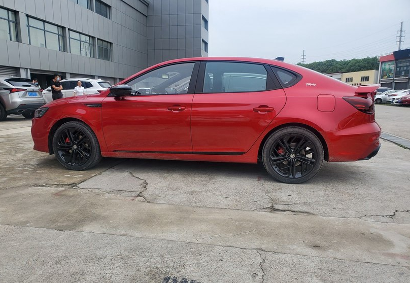 红色新名爵6到店,动力超越思域!关键是自带v8模拟声浪