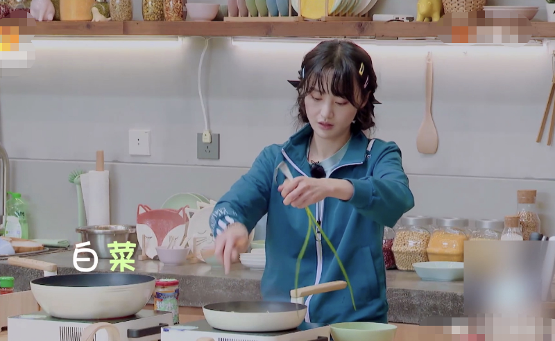 郑爽也并非吃不胖,为减肥只吃清汤面,面条数量都可以数得清