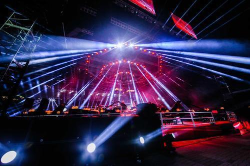 乘风破浪的姐姐|《乘风破浪的姐姐》蓝盈莹和吴昕，谁更该挨骂？