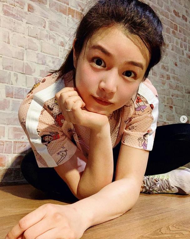 陈妍希|杨丞琳陈妍希相约健身房，两大冻龄女神素颜同框，颜值爆灯