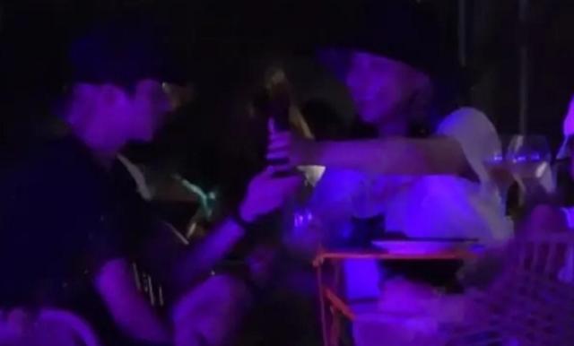 童瑶|吃瓜日报丨男星高考差点丢了身份证？赌王儿子守孝期间约会旧爱？