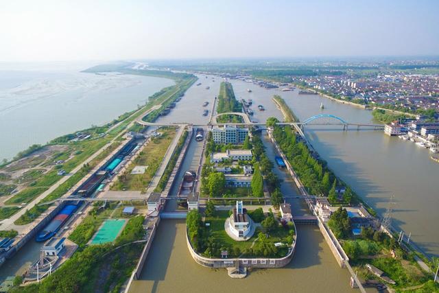 编说起水上立交,必须先说一下早在1919年就动工的德国马格德堡水桥;是