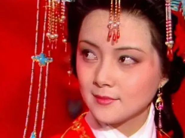 薛宝钗|红楼梦：薛宝钗招黑的事件不少，但最让人无法接受的还是这一件