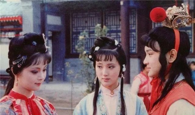 薛宝钗|红楼梦：薛宝钗招黑的事件不少，但最让人无法接受的还是这一件
