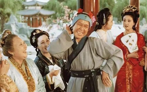 刘姥姥|刘姥姥去贾府打秋风，为什么能满载而归？你看她怎么称呼贾母