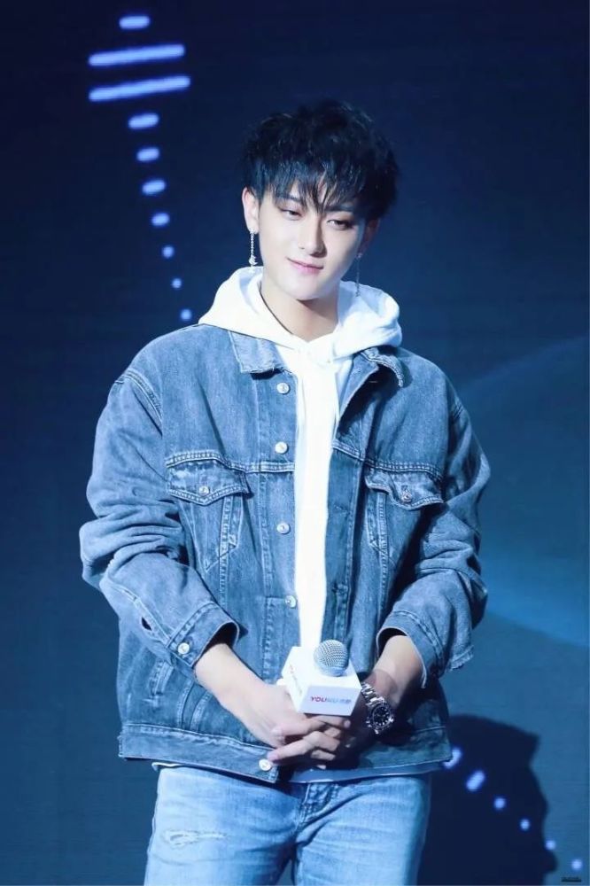 黄子韬|他和旗下艺人恋爱了？