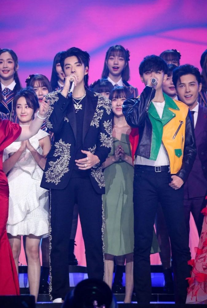 黄子韬|他和旗下艺人恋爱了？