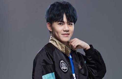 estarpro世冠定妆照出炉,最帅依旧是诺言,谁注意到猫神手势了?