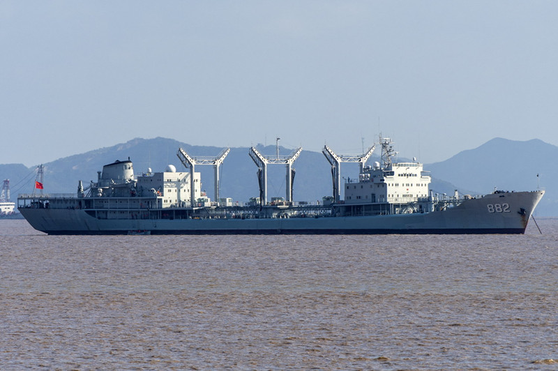 中华补给第一舰—鄱阳湖舰驰骋大洋40载,光荣退役