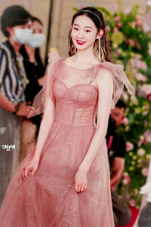 徐艺洋|出道引争议，张艺凡和徐艺洋，你更看好谁？