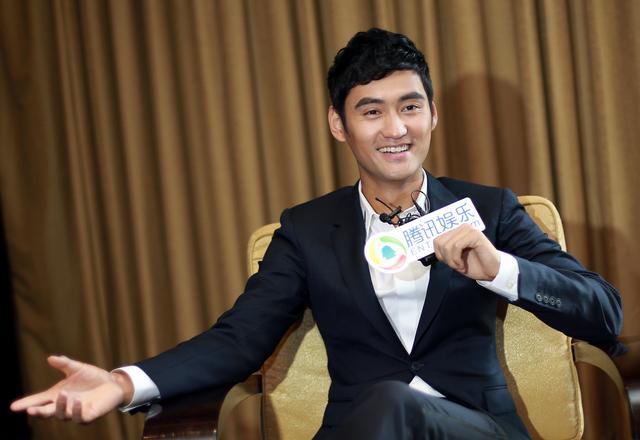 38岁袁弘晒近照,戴妈妈帽子完全认不出,姚晨神补刀更亮眼!