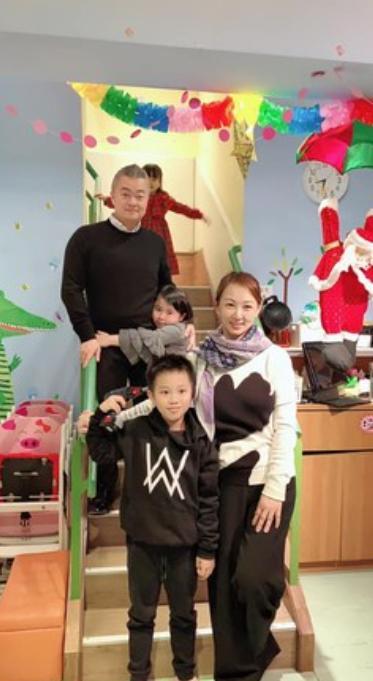 郁方|女星儿子读名校代价高，一年学费超三十万，却因调皮被校方拒升学