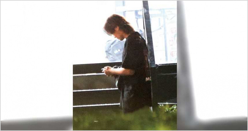 罗志祥|罗志祥风波后首现身秀吐舌表情，多人球馆聚会到凌晨，被邓丽欣男友送回家