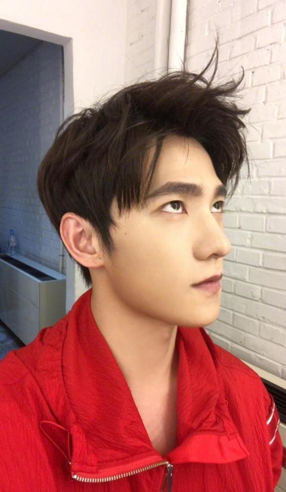 元气满满的哥哥|杨洋时隔5年再上综艺，录《元气满满的哥哥》，曾劝刘亦菲别参加真人秀