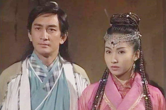 吴启华|吴启华女儿小学毕业，穿毕业服演讲落落大方，五官精致长相漂亮