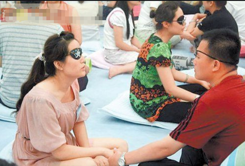 女子被灵修班迷惑,和男学员深入交流,家庭