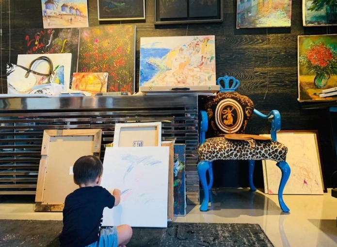 绘画|那些爱画画的明星小孩，现在都怎么样了？