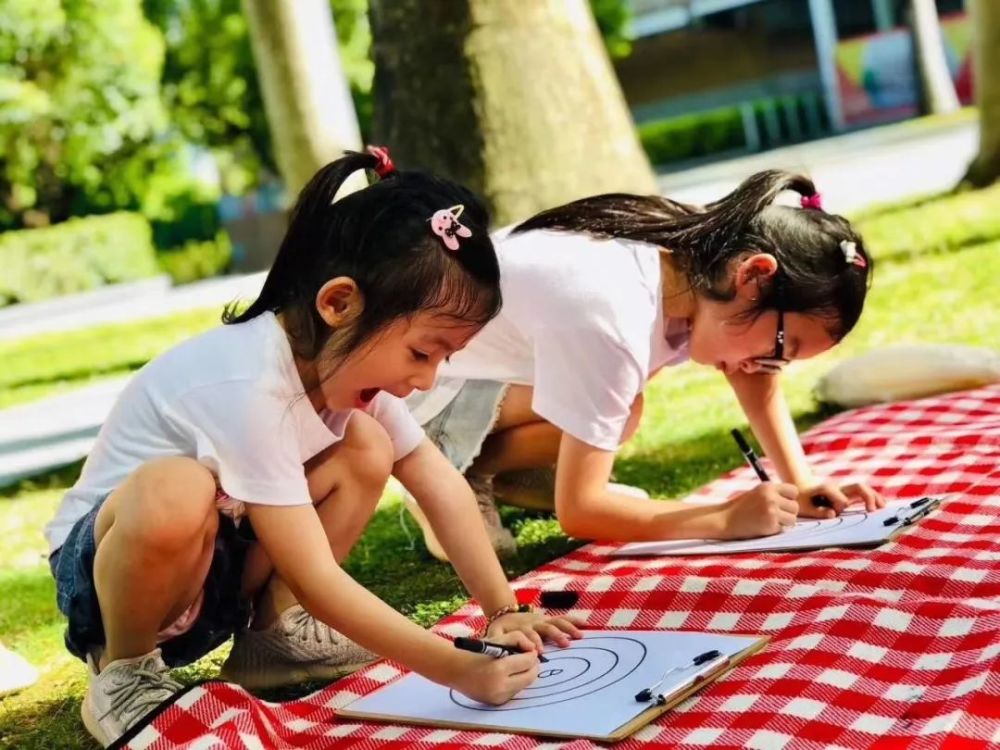 绘画|那些爱画画的明星小孩，现在都怎么样了？