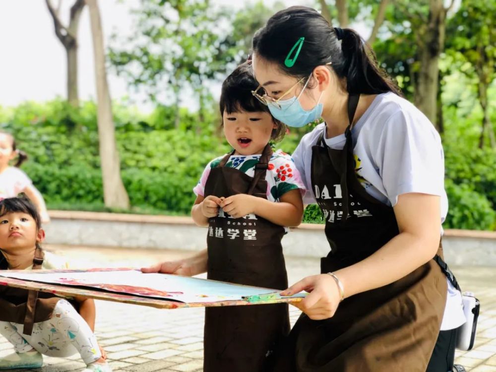 绘画|那些爱画画的明星小孩，现在都怎么样了？