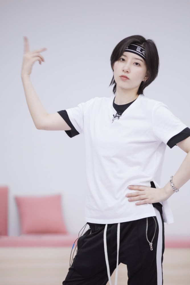 李斯丹妮|参加节目前并不火，但除了万茜，她也成了姐姐中的“香饽饽”