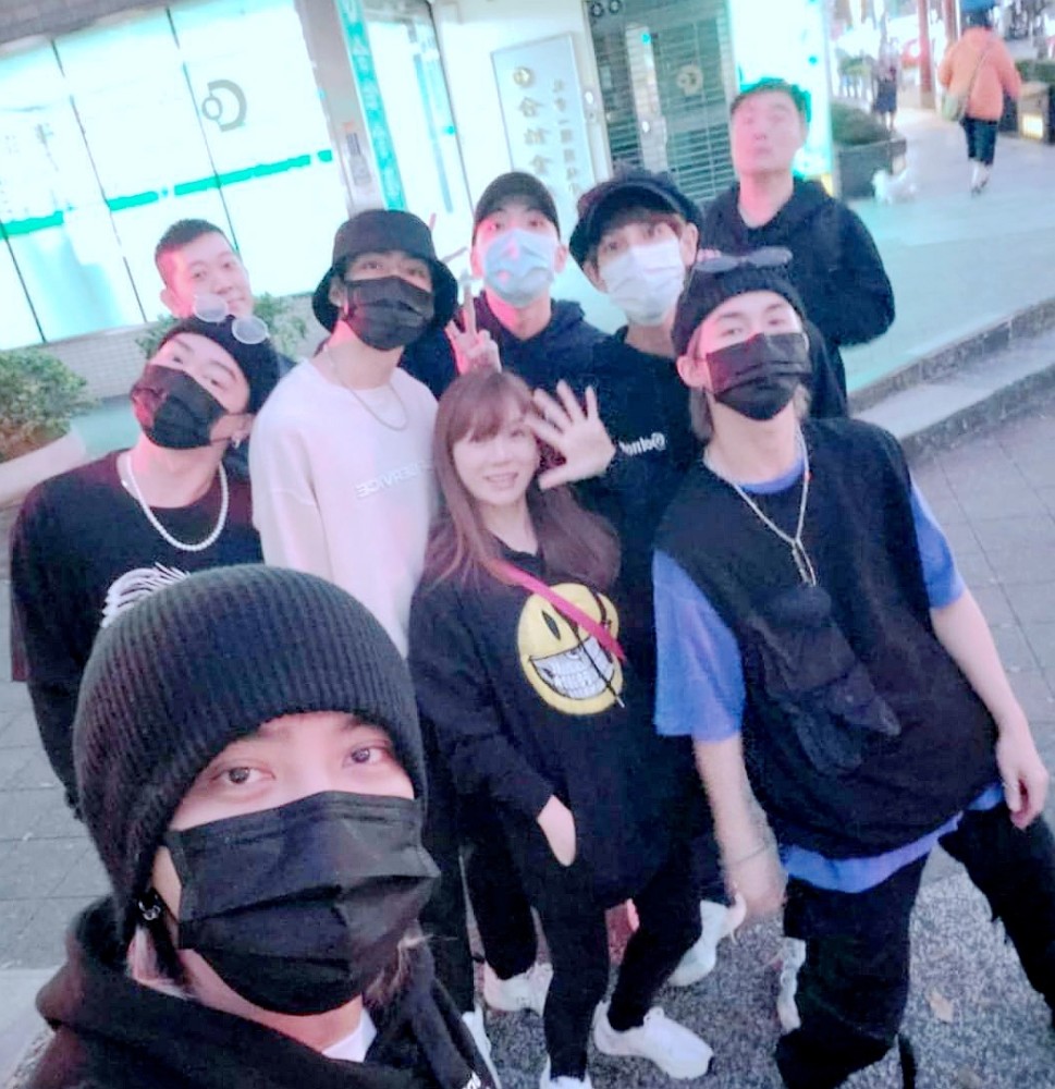 罗志祥|罗志祥首露面长发抢镜，其经纪人小霜低调生下女儿但婚姻状况不明