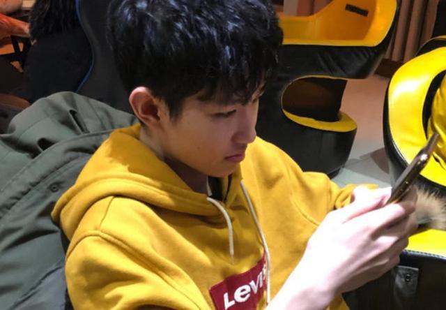 比分网电竞e｜梦泪的镜冲上国服，你认为梦泪会不如一诺吗？