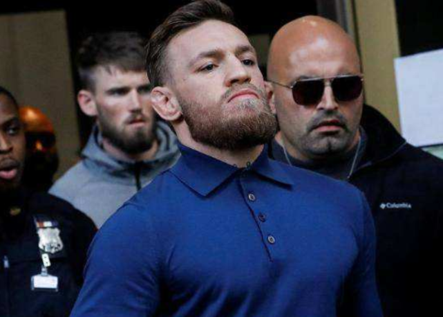 全球最嚣张的男人走路姿势太霸气至今无人敢揍他