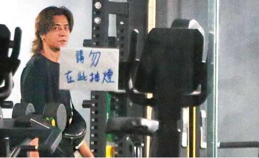 罗志祥|罗志祥深夜再次现身球场，身边有6名艺人朋友陪同，排面十足