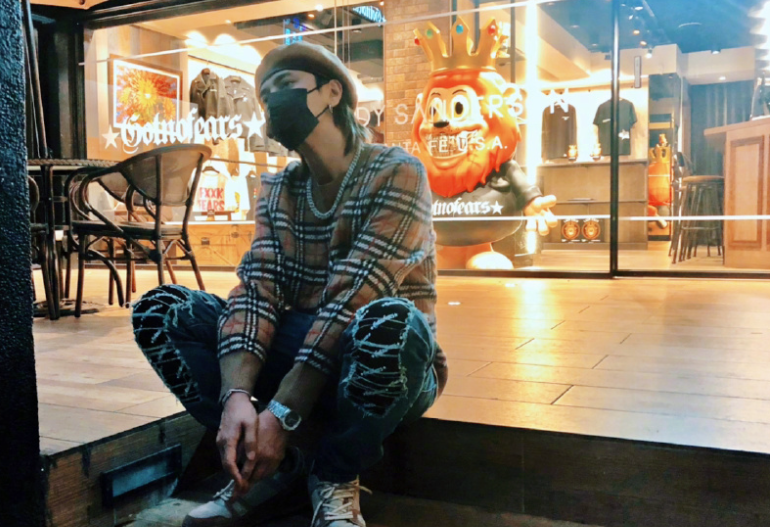 罗志祥|罗志祥深夜再次现身球场，身边有6名艺人朋友陪同，排面十足