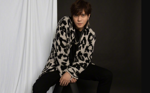 罗志祥|罗志祥深夜再次现身球场，身边有6名艺人朋友陪同，排面十足