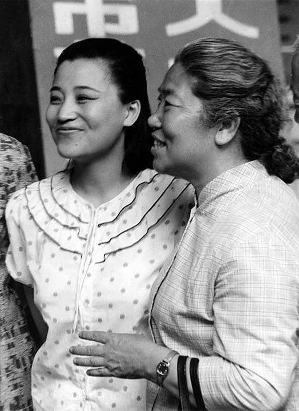 小香玉被常香玉收回艺名嫁王为念因为合算离婚后嫁富商