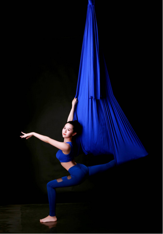 空中瑜伽魅力女神,她用运动治愈身体和心灵,是真正意义上的导师