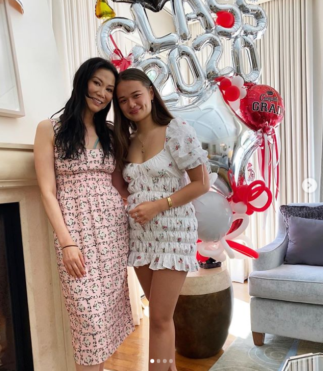 章泽天|章泽天大赞邓文迪是独立女性自己要努力，却遭质疑：你也要离婚？