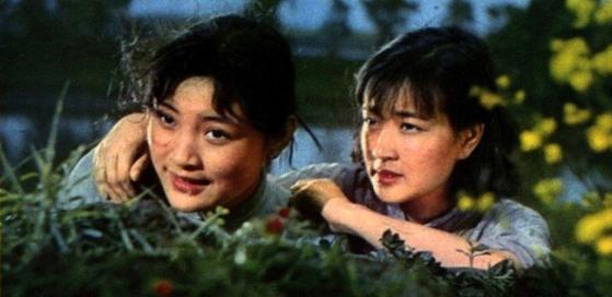 陈冲之所以能上春晚,得益于 她出演了《小花》这部电影.